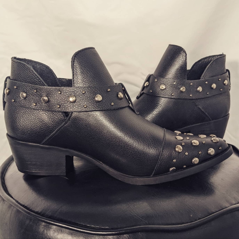 NWT Musse & Cloud Black Leather Studded Booties Women's Size US7/EU38